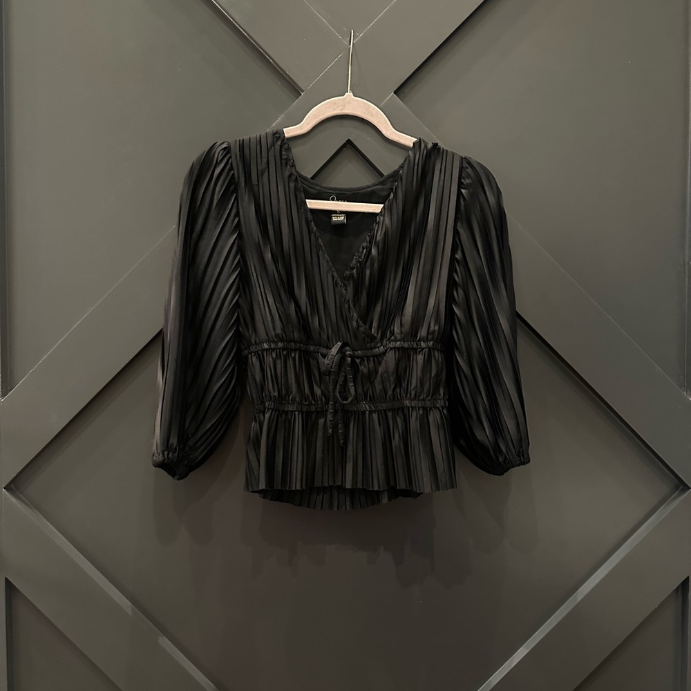 Black V-Neck Puff Sleeve Blouse